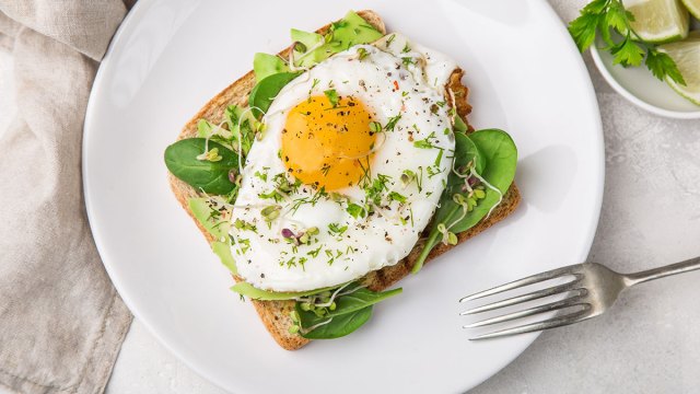 avocado toast egg